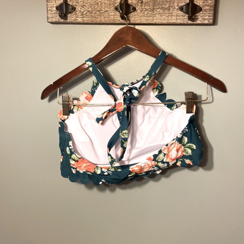 NEW Cupshe Medium 2 piece Teal floral scallop bathing suit - Picture 2 of 5